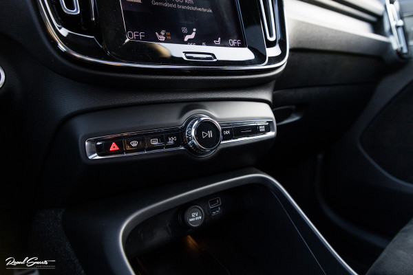 Volvo XC40 1.5 T5 Recharge R-Design | Adaptieve cruise | Panorama dak | Zwenkbare trekhaak | Memory | Blis |