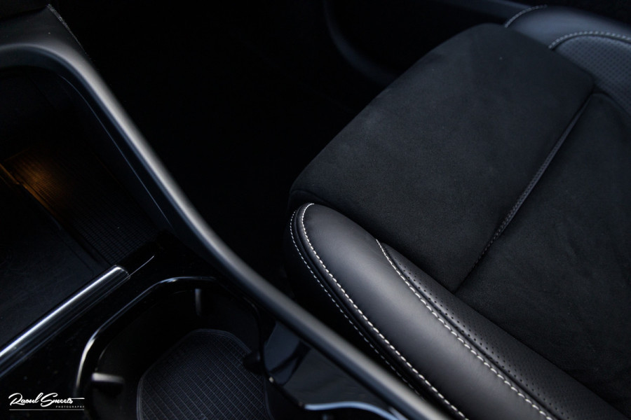 Volvo XC40 1.5 T5 Recharge R-Design | Adaptieve cruise | Panorama dak | Zwenkbare trekhaak | Memory | Blis |