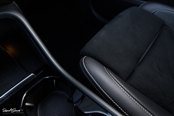 Volvo XC40 1.5 T5 Recharge R-Design | Adaptieve cruise | Panorama dak | Zwenkbare trekhaak | Memory | Blis |