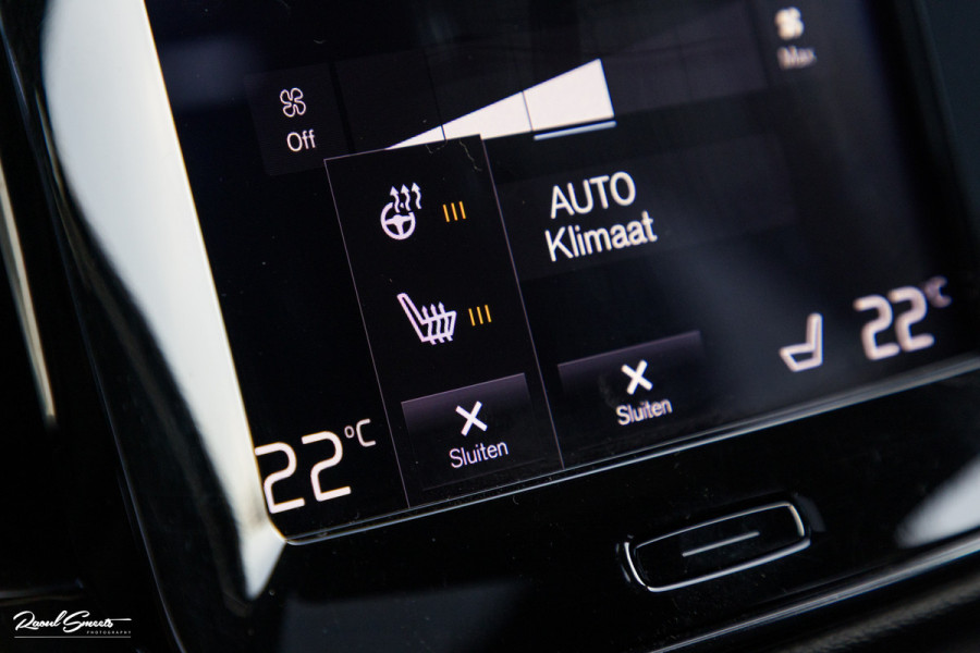 Volvo XC40 1.5 T5 Recharge R-Design | Adaptieve cruise | Panorama dak | Zwenkbare trekhaak | Memory | Blis |