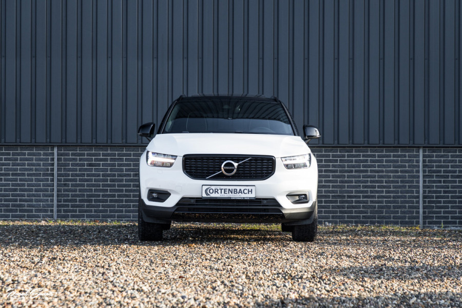 Volvo XC40 1.5 T5 Recharge R-Design | Adaptieve cruise | Panorama dak | Zwenkbare trekhaak | Memory | Blis |