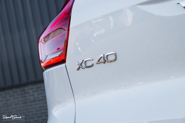 Volvo XC40 1.5 T5 Recharge R-Design | Adaptieve cruise | Panorama dak | Zwenkbare trekhaak | Memory | Blis |