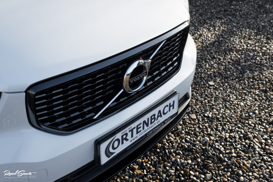 Volvo XC40 1.5 T5 Recharge R-Design | Adaptieve cruise | Panorama dak | Zwenkbare trekhaak | Memory | Blis |