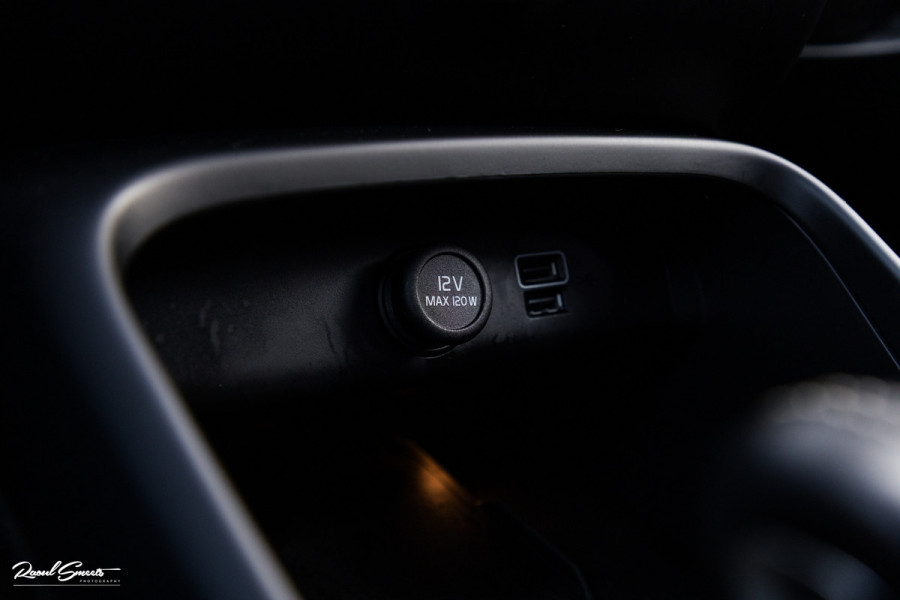 Volvo XC40 1.5 T5 Recharge R-Design | Adaptieve cruise | Panorama dak | Zwenkbare trekhaak | Memory | Blis |