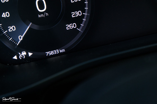 Volvo XC40 1.5 T5 Recharge R-Design | Adaptieve cruise | Panorama dak | Zwenkbare trekhaak | Memory | Blis |