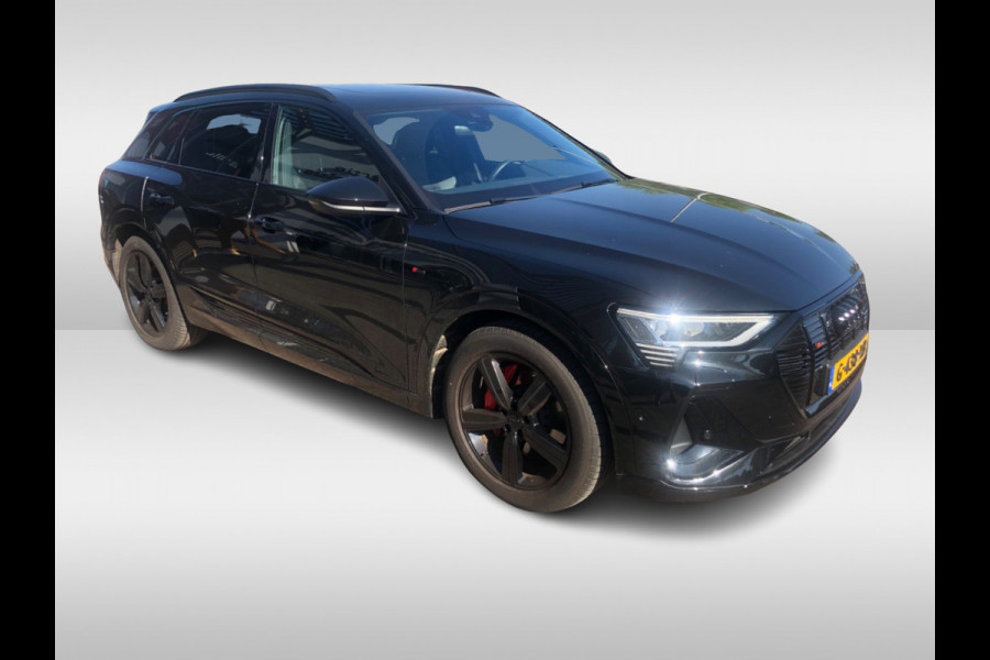 Audi e-tron e-tron 50 quattro Launch edition Black 71 kWh / Panoramadak / 20'' / Luchtvering / ACC / Navigatie / Stoelverwarming