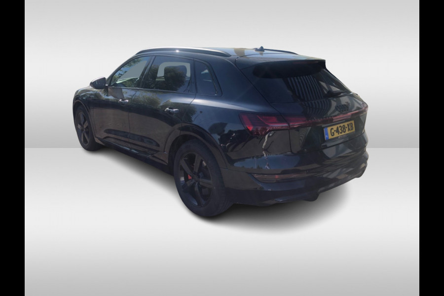 Audi e-tron e-tron 50 quattro Launch edition Black 71 kWh / Panoramadak / 20'' / Luchtvering / ACC / Navigatie / Stoelverwarming