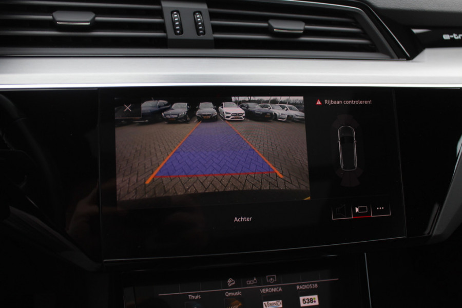 Audi e-tron e-tron 50 quattro Launch edition Black 71 kWh / Panoramadak / 20'' / Luchtvering / ACC / Navigatie / Stoelverwarming