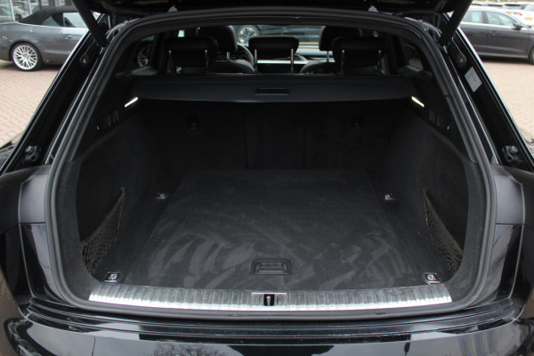 Audi e-tron e-tron 50 quattro Launch edition Black 71 kWh / Panoramadak / 20'' / Luchtvering / ACC / Navigatie / Stoelverwarming