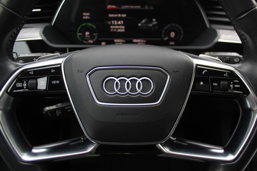 Audi e-tron e-tron 50 quattro Launch edition Black 71 kWh / Panoramadak / 20'' / Luchtvering / ACC / Navigatie / Stoelverwarming