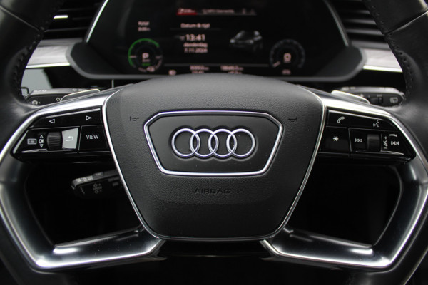 Audi e-tron e-tron 50 quattro Launch edition Black 71 kWh / Panoramadak / 20'' / Luchtvering / ACC / Navigatie / Stoelverwarming