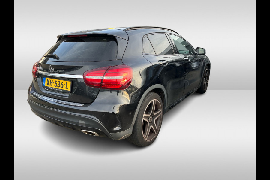 Mercedes-Benz GLA 180 Business Solution AMG Night Upgrade / Camera / Apple CarPlay / 19'' / Half leder / Navigatie / Getint glas / Stoelverwarming / Cruise Control