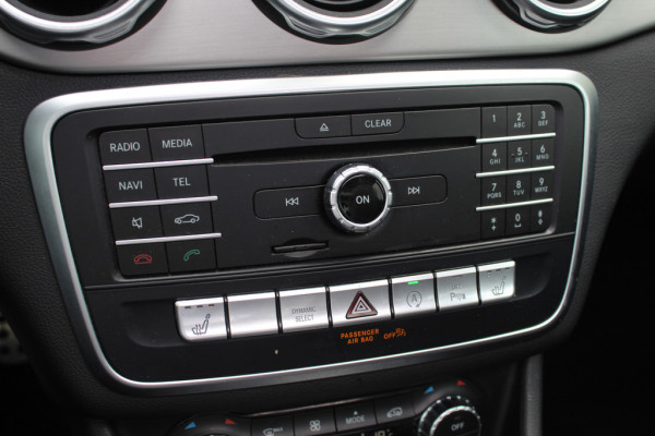 Mercedes-Benz GLA 180 Business Solution AMG Night Upgrade / Camera / Apple CarPlay / 19'' / Half leder / Navigatie / Getint glas / Stoelverwarming / Cruise Control