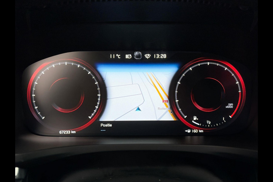 Volvo V60 2.0 B4 R-Design| Elektr. Sportstoelen | 19inch LMV | Trekhaak | Camera | Climate Pack | Pilot Assist | Carplay - Android