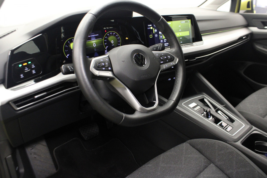 Volkswagen Golf 1.0 eTSI Life |Carplay|