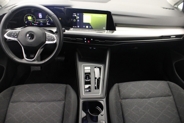 Volkswagen Golf 1.0 eTSI Life |Carplay|