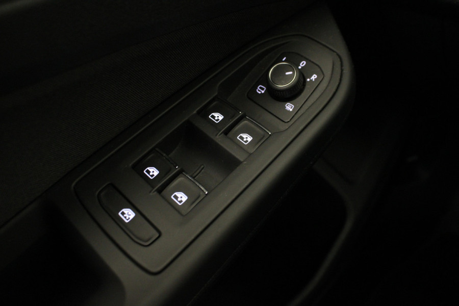 Volkswagen Golf 1.0 eTSI Life |Carplay|