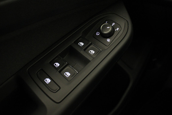 Volkswagen Golf 1.0 eTSI Life |Carplay|