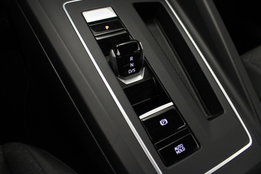 Volkswagen Golf 1.0 eTSI Life |Carplay|