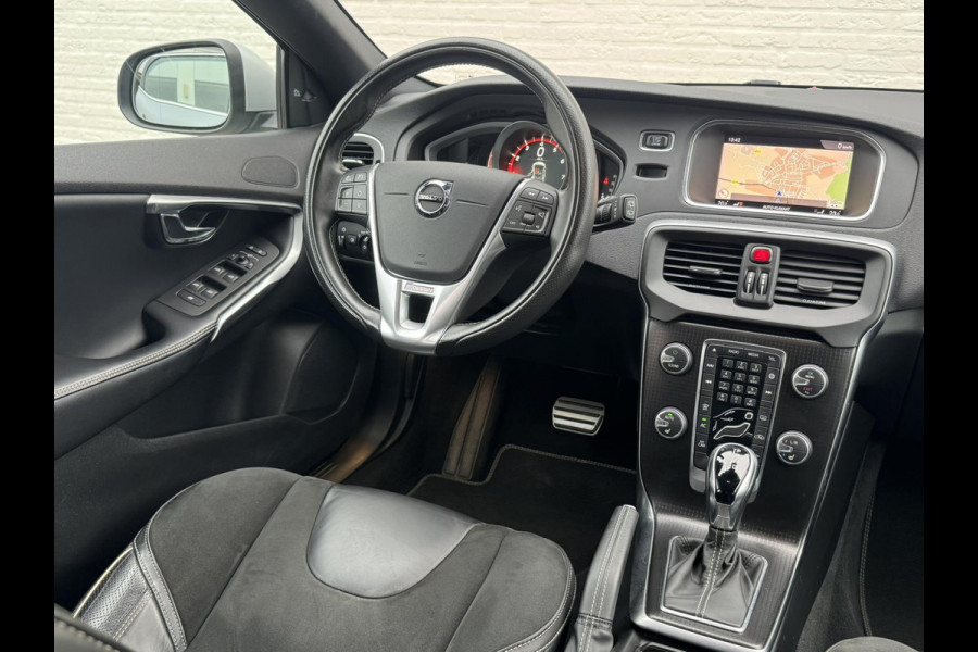 Volvo V40 1.5 T2 R-design Aut Navigatie Keyless Leder+verwarming Pdc v+a Led Clima