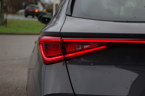 CUPRA Leon Sportstourer 1.4 e-Hybrid 245 PK VZ Performance PHEV, Trekhaak, Winterpakket, Adap. Cruise Control