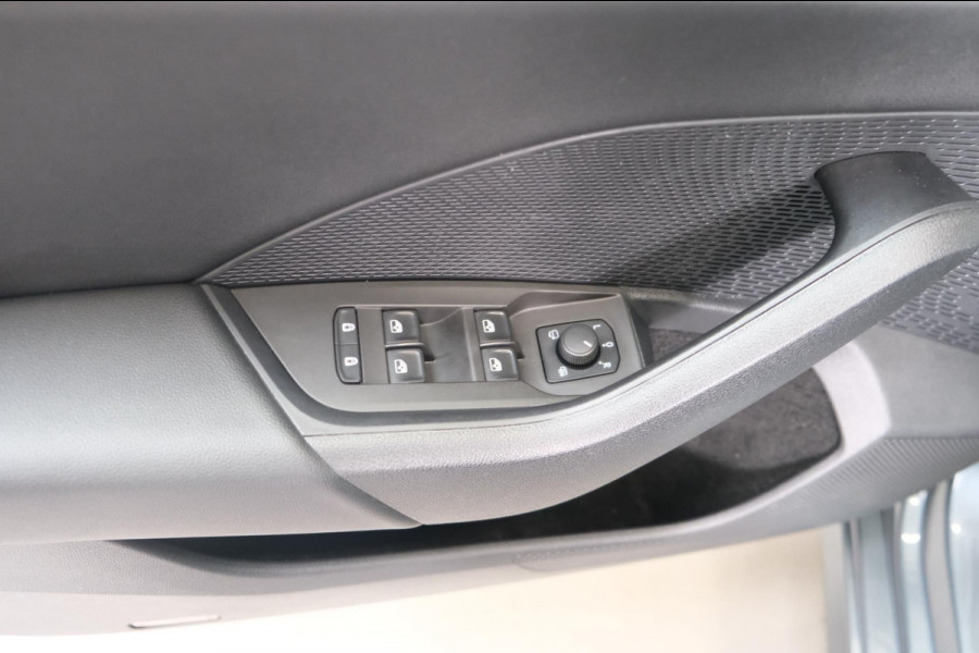 Škoda Octavia Combi 1.5 e-TSI Business Edition Automaat - Airco, Cruise, Navi, PDC.