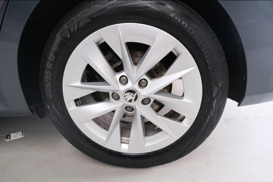 Škoda Octavia Combi 1.5 e-TSI Business Edition Automaat - Airco, Cruise, Navi, PDC.