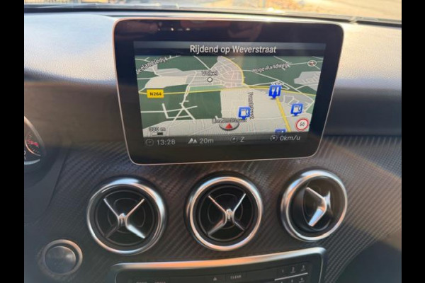 Mercedes-Benz A-Klasse 180 Ambition AMG-Line ,Navigatie,Carplay/Andriod, Xenon/Led, Lm velgen, afn.Trekhaak,