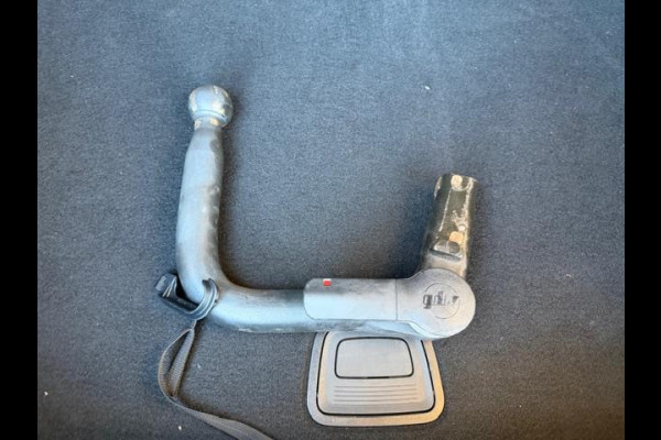 Mercedes-Benz A-Klasse 180 Ambition AMG-Line ,Navigatie,Carplay/Andriod, Xenon/Led, Lm velgen, afn.Trekhaak,