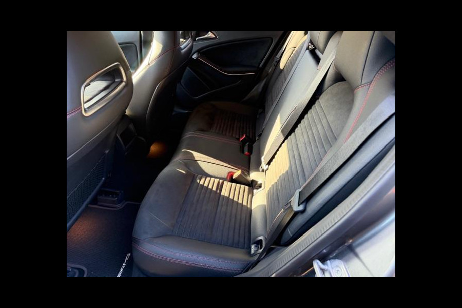 Mercedes-Benz A-Klasse 180 Ambition AMG-Line ,Navigatie,Carplay/Andriod, Xenon/Led, Lm velgen, afn.Trekhaak,
