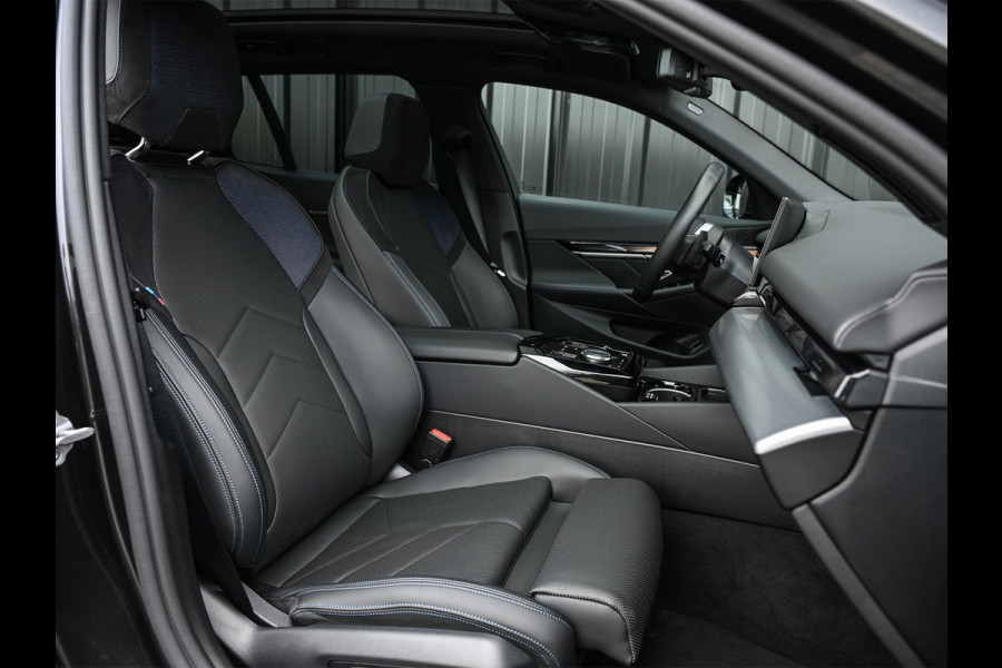 BMW 5 Serie Touring 530e xDrive · M-Sport · Shadow Line · Panoramadak · Harman/Kardon · 360 Camera · Comfort Access · Stoel- en Stuurverwarm