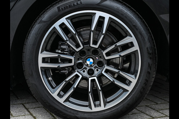 BMW 5 Serie Touring 530e xDrive · M-Sport · Shadow Line · Panoramadak · Harman/Kardon · 360 Camera · Comfort Access · Stoel- en Stuurverwarm