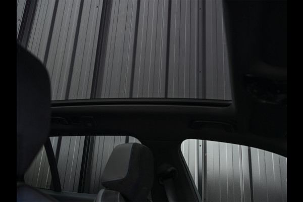 BMW 5 Serie Touring 530e xDrive · M-Sport · Shadow Line · Panoramadak · Harman/Kardon · 360 Camera · Comfort Access · Stoel- en Stuurverwarm