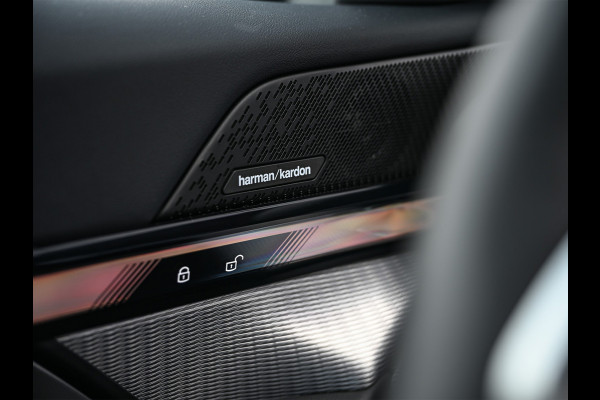 BMW 5 Serie Touring 530e xDrive · M-Sport · Shadow Line · Panoramadak · Harman/Kardon · 360 Camera · Comfort Access · Stoel- en Stuurverwarm