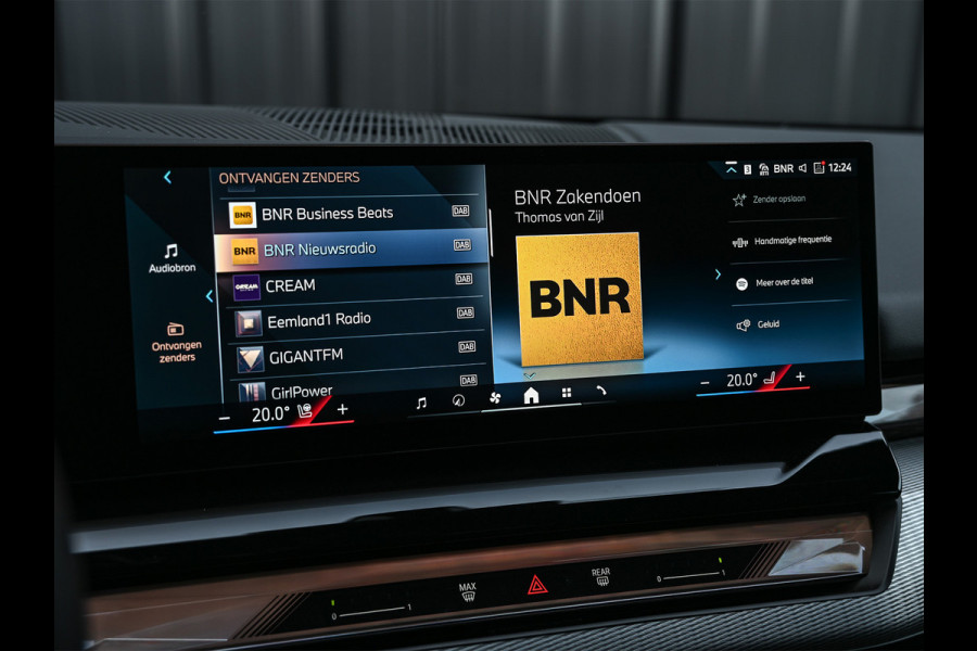 BMW 5 Serie Touring 530e xDrive · M-Sport · Shadow Line · Panoramadak · Harman/Kardon · 360 Camera · Comfort Access · Stoel- en Stuurverwarm