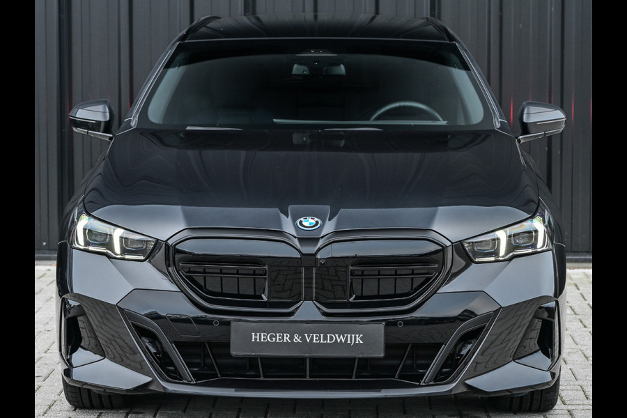 BMW 5 Serie Touring 530e xDrive · M-Sport · Shadow Line · Panoramadak · Harman/Kardon · 360 Camera · Comfort Access · Stoel- en Stuurverwarm