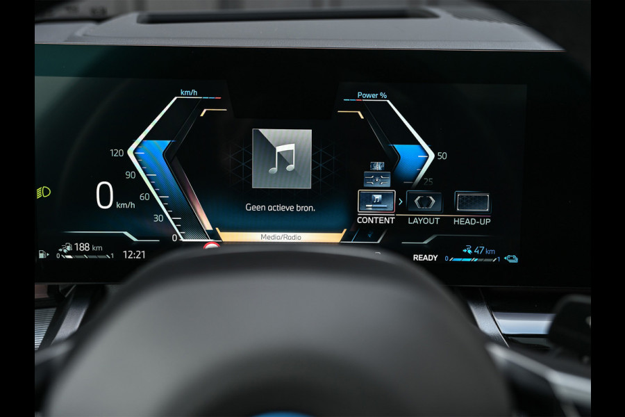 BMW 5 Serie Touring 530e xDrive · M-Sport · Shadow Line · Panoramadak · Harman/Kardon · 360 Camera · Comfort Access · Stoel- en Stuurverwarm