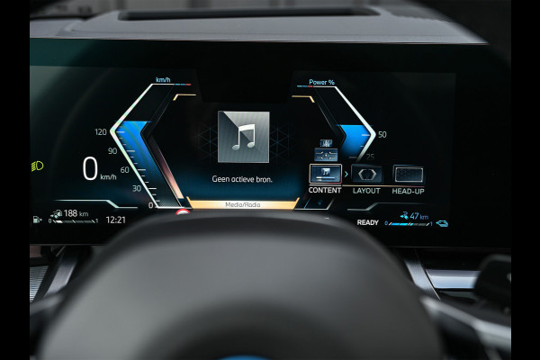 BMW 5 Serie Touring 530e xDrive · M-Sport · Shadow Line · Panoramadak · Harman/Kardon · 360 Camera · Comfort Access · Stoel- en Stuurverwarm