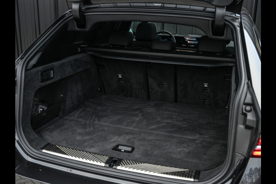 BMW 5 Serie Touring 530e xDrive · M-Sport · Shadow Line · Panoramadak · Harman/Kardon · 360 Camera · Comfort Access · Stoel- en Stuurverwarm