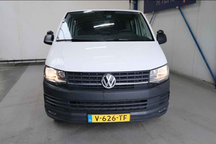 Volkswagen Transporter 2.0 TDI L2H1 150PK DC Business Comfortline - Airco, Cruise, PDC, Trekhaak.