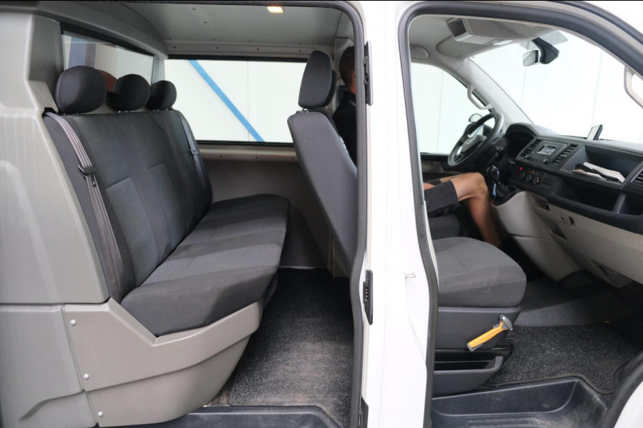 Volkswagen Transporter 2.0 TDI L2H1 150PK DC Business Comfortline - Airco, Cruise, PDC, Trekhaak.
