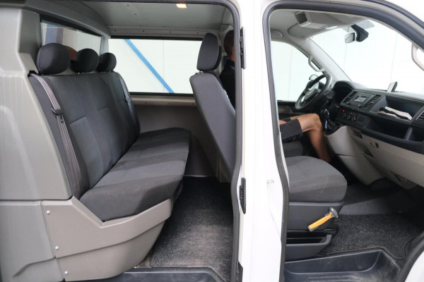 Volkswagen Transporter 2.0 TDI L2H1 150PK DC Business Comfortline - Airco, Cruise, PDC, Trekhaak.