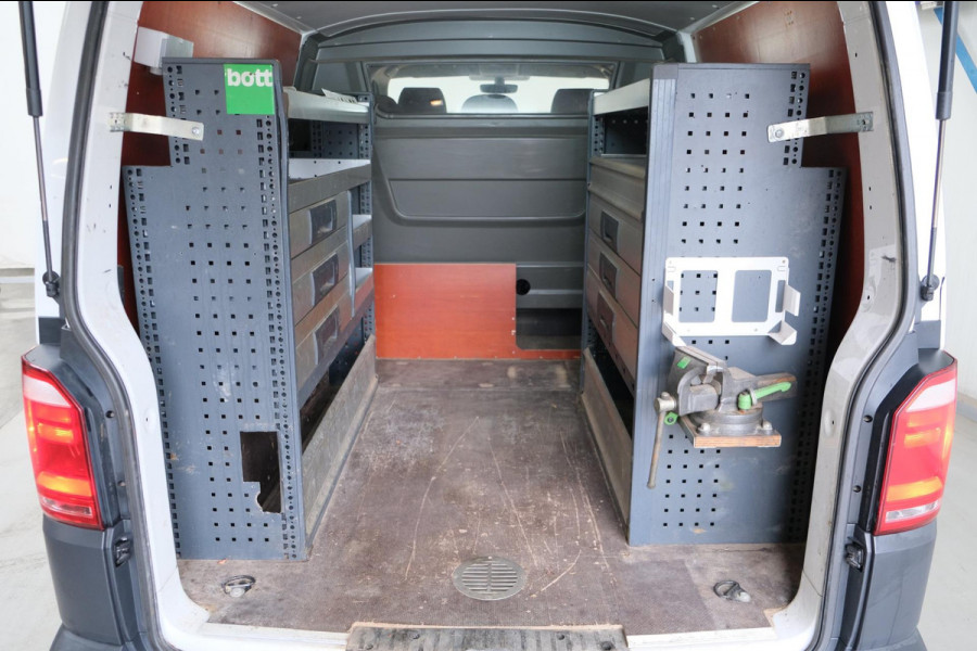 Volkswagen Transporter 2.0 TDI L2H1 150PK DC Business Comfortline - Airco, Cruise, PDC, Trekhaak.