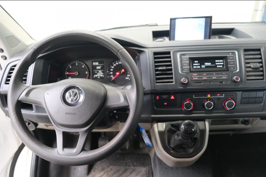 Volkswagen Transporter 2.0 TDI L2H1 150PK DC Business Comfortline - Airco, Cruise, PDC, Trekhaak.