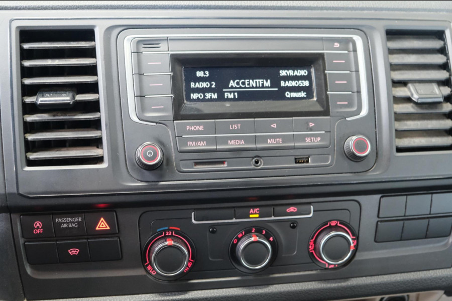 Volkswagen Transporter 2.0 TDI L2H1 150PK DC Business Comfortline - Airco, Cruise, PDC, Trekhaak.