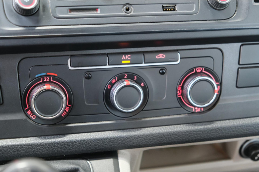 Volkswagen Transporter 2.0 TDI L2H1 150PK DC Business Comfortline - Airco, Cruise, PDC, Trekhaak.