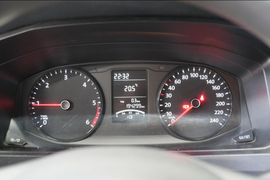 Volkswagen Transporter 2.0 TDI L2H1 150PK DC Business Comfortline - Airco, Cruise, PDC, Trekhaak.