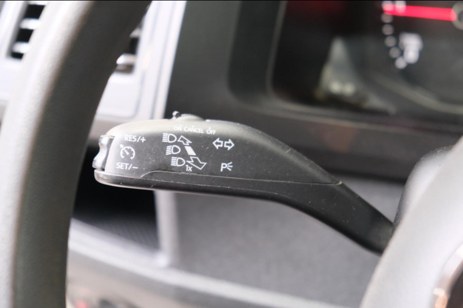 Volkswagen Transporter 2.0 TDI L2H1 150PK DC Business Comfortline - Airco, Cruise, PDC, Trekhaak.