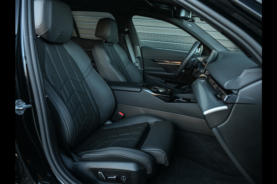 BMW 5 Serie Touring 530e xDrive · M-Sport · Shadow Line · Bowers&Wilkins · 360 Camera · Comfort Access · Stoel- en Stuurverwarming · Active