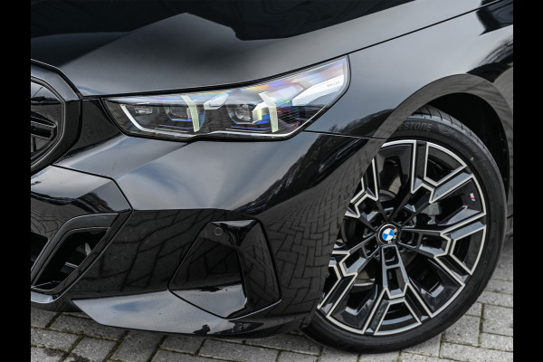 BMW 5 Serie Touring 530e xDrive · M-Sport · Shadow Line · Bowers&Wilkins · 360 Camera · Comfort Access · Stoel- en Stuurverwarming · Active